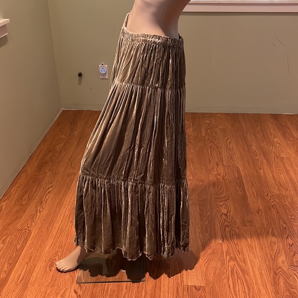 Tisa Sage Green Crushed Velvet Full Maxi Skirt W/ Pleats Inside Drawstring O/S - Picture 3 of 9